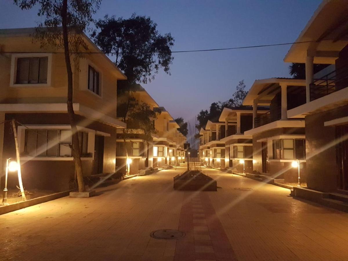 Panthashala Santiniketan Hotel Sri Niketan Bagian luar foto